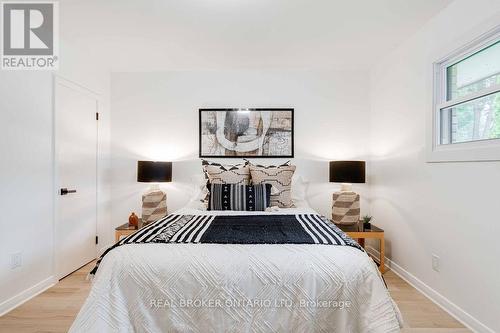 39 Trillium Crescent, London, ON - Indoor Photo Showing Bedroom