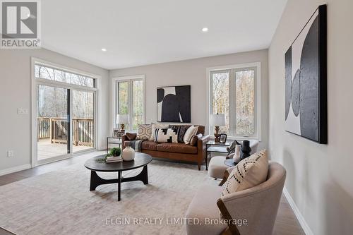 39 Dunning Way, St. Thomas, ON - Indoor Photo Showing Living Room