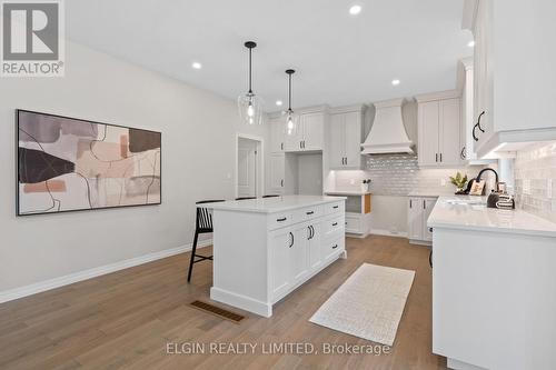 39 Dunning Way, St. Thomas, ON - Indoor Photo Showing Kitchen With Upgraded Kitchen