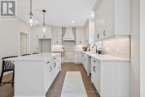 39 Dunning Way, St. Thomas, ON - Indoor Photo Showing Kitchen With Upgraded Kitchen