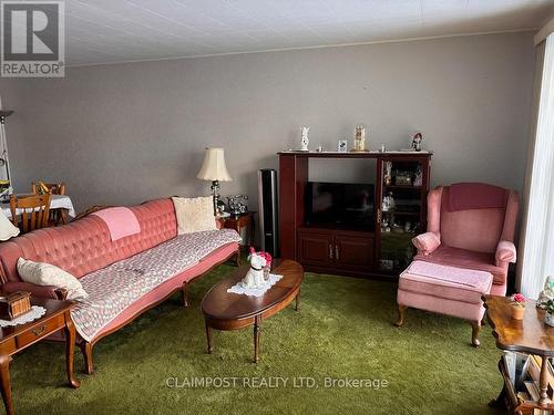 551 Elm Street S, Timmins (Ts - Se), ON - Indoor Photo Showing Living Room