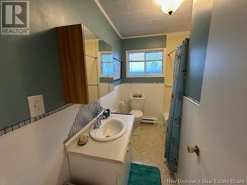 247 Chaleur, Charlo, NB - Indoor Photo Showing Bathroom