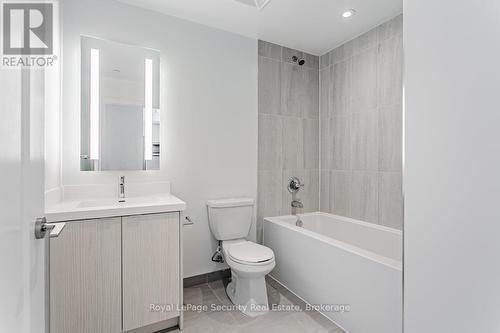 3336 - 5 Mabelle Avenue, Toronto, ON - Indoor Photo Showing Bathroom