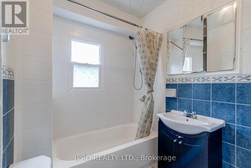 1140 Dufferin Street, Toronto, ON - Indoor Photo Showing Bathroom