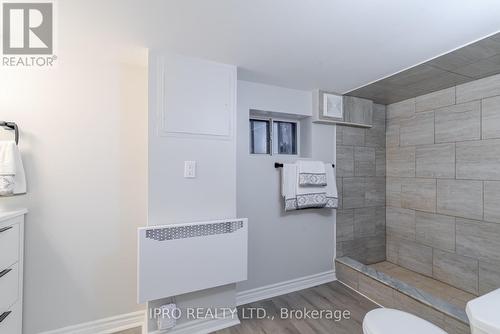 1140 Dufferin Street, Toronto, ON - Indoor Photo Showing Bathroom