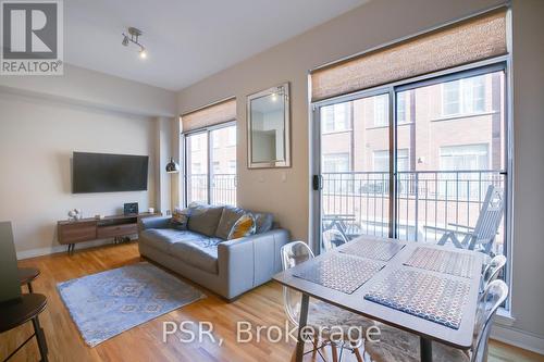 3 - 1392 Bloor Street W, Toronto, ON - Indoor Photo Showing Living Room