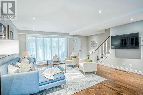 1825 Pattinson Crescent, Mississauga, ON - Indoor Photo Showing Living Room