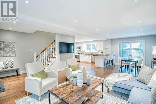 1825 Pattinson Crescent, Mississauga, ON - Indoor Photo Showing Living Room