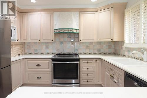 1460 Halyard Court, Mississauga, ON - Indoor Photo Showing Kitchen With Double Sink