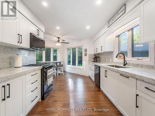 521 Oneida Drive, Burlington, ON - Indoor Photo Showing Kitchen With Upgraded Kitchen