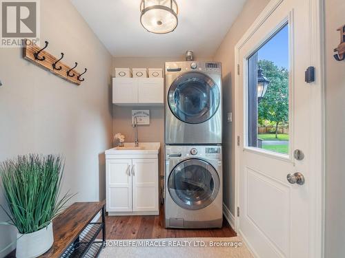 521 Oneida Drive, Burlington, ON - Indoor Photo Showing Laundry Room