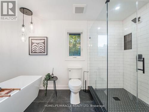 521 Oneida Drive, Burlington, ON - Indoor Photo Showing Bathroom