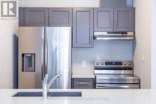 35 Laguna Village Crescent, Hamilton, ON - Indoor Photo Showing Kitchen