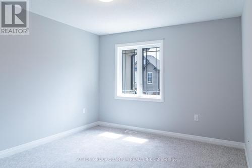 35 Laguna Village Crescent, Hamilton, ON - Indoor Photo Showing Other Room