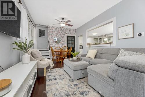 320 Mill Street, Kitchener, ON - Indoor Photo Showing Living Room