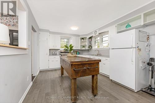 320 Mill Street, Kitchener, ON - Indoor Photo Showing Kitchen