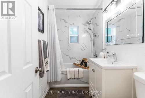 31 Academy Street, Hamilton, ON - Indoor Photo Showing Bathroom