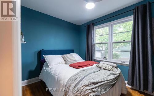 31 Academy Street, Hamilton, ON - Indoor Photo Showing Bedroom