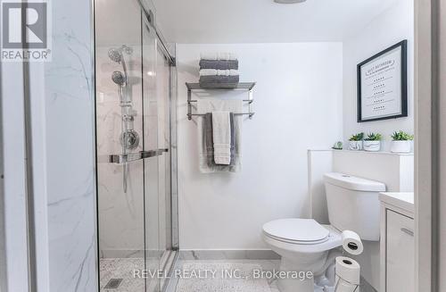 31 Academy Street, Hamilton, ON - Indoor Photo Showing Bathroom