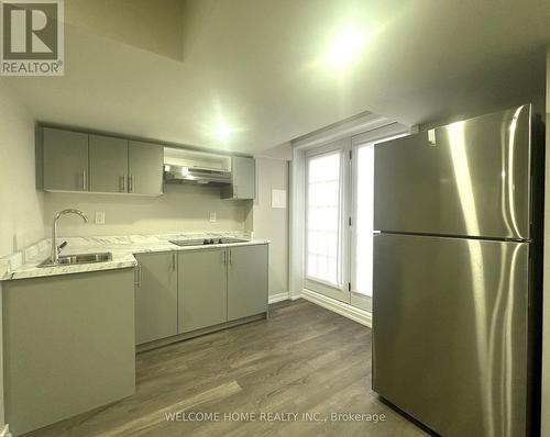 112 Golden Springs Drive, Brampton, ON - Indoor Photo Showing Kitchen