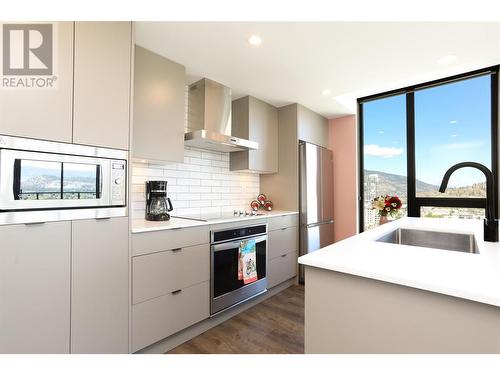 1471 St. Paul Street Unit# 2307, Kelowna, BC - Indoor Photo Showing Kitchen With Upgraded Kitchen