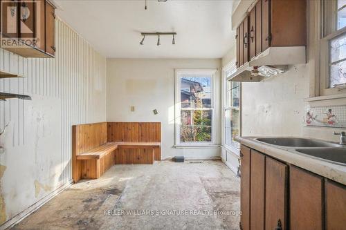 1215 Garthdale Court, Oakville, ON - Indoor Photo Showing Kitchen With Double Sink