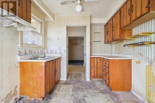 1215 Garthdale Court, Oakville, ON - Indoor Photo Showing Kitchen