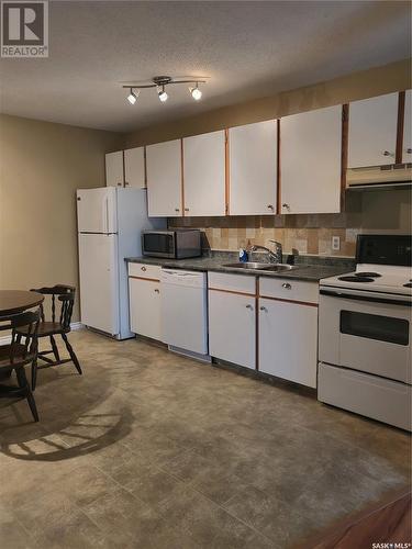 304 306 Perkins Street, Estevan, SK - Indoor Photo Showing Kitchen With Double Sink