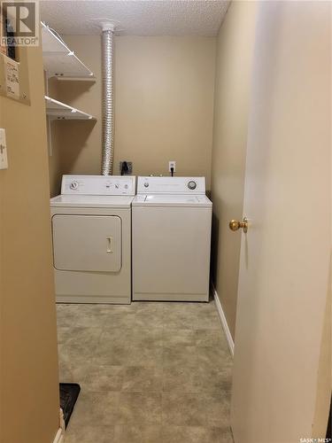 304 306 Perkins Street, Estevan, SK - Indoor Photo Showing Laundry Room