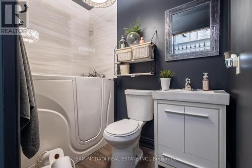 41 Regalview Drive, Hamilton, ON - Indoor Photo Showing Bathroom