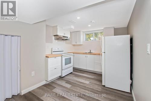 1544 Pillette Road, Windsor, ON - Indoor Photo Showing Kitchen