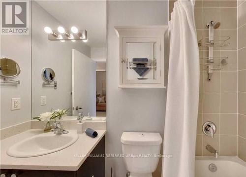 305 - 1638 Bloor Street W, Toronto, ON - Indoor Photo Showing Bathroom