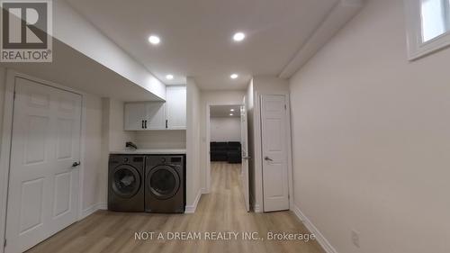 Bsmt - 31 Columbia Road, Barrie, ON - Indoor Photo Showing Laundry Room