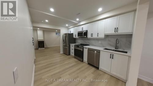 Bsmt - 31 Columbia Road, Barrie, ON - Indoor Photo Showing Kitchen