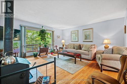 1911 Ormsbee Road, South Frontenac, ON - Indoor Photo Showing Living Room