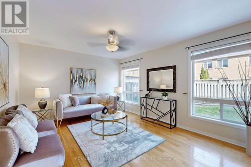 1534 Evans Terrace, Milton, ON - Indoor Photo Showing Living Room