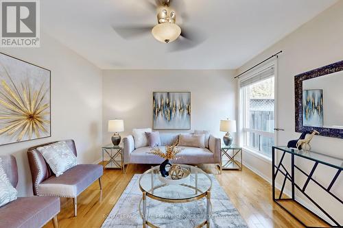 1534 Evans Terrace, Milton, ON - Indoor Photo Showing Living Room