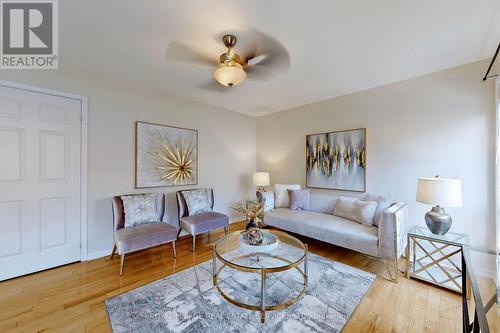 1534 Evans Terrace, Milton, ON - Indoor Photo Showing Living Room