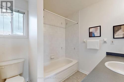 1534 Evans Terrace, Milton, ON - Indoor Photo Showing Bathroom