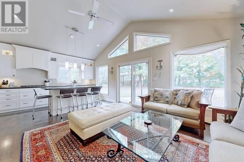 22 Helen Avenue, Vaughan, ON - Indoor Photo Showing Living Room