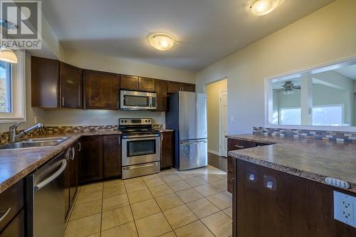 515 Montrose Crescent, Kamloops, BC - Indoor Photo Showing Kitchen With Double Sink