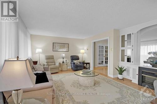 2101 - 1285 Cahill Drive N, Ottawa, ON - Indoor Photo Showing Living Room