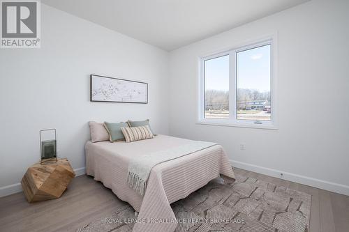 158 Summerside Drive, South Frontenac, ON - Indoor Photo Showing Bedroom