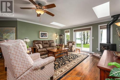 14 Sunset Lane, Greater Napanee, ON - Indoor Photo Showing Living Room