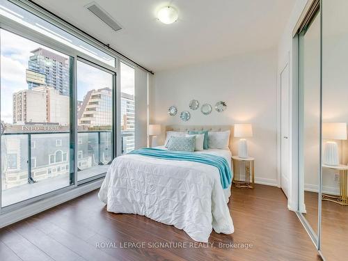 921-825 Church St, Toronto, ON - Indoor Photo Showing Bedroom