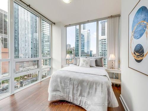 921-825 Church St, Toronto, ON - Indoor Photo Showing Bedroom