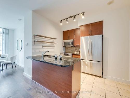 921-825 Church St, Toronto, ON - Indoor Photo Showing Kitchen With Double Sink