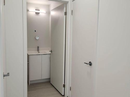 212-181 Sheppard Ave E, Toronto, ON - Indoor Photo Showing Bathroom