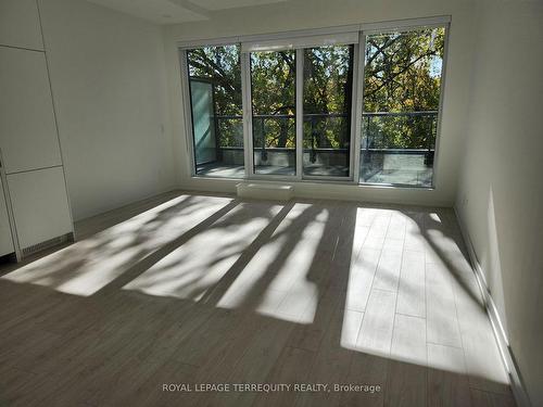 212-181 Sheppard Ave E, Toronto, ON - Indoor Photo Showing Bedroom