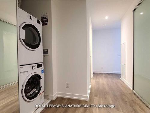 3908-950 Portage Pkwy, Vaughan, ON - Indoor Photo Showing Laundry Room